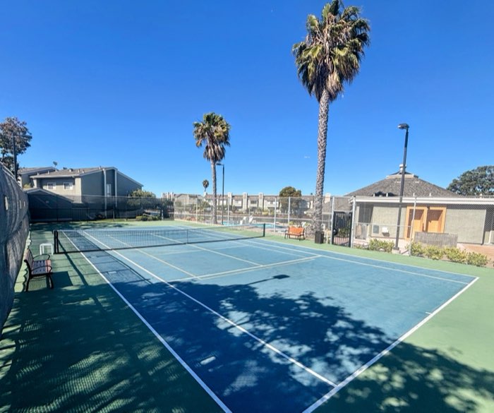Isle Cove tennis and pickleball court